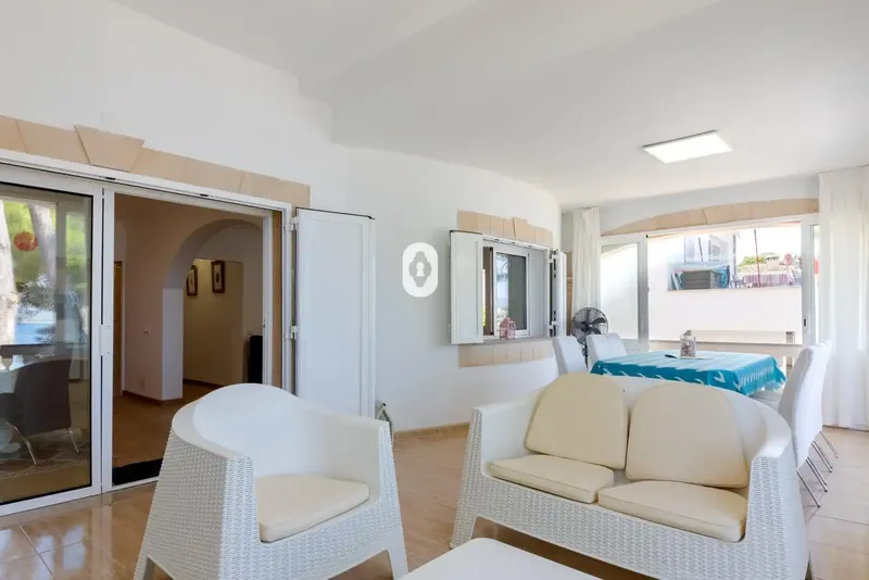 Inmoclaus presents an exclusive opportunity on the seafront. Two independent homes — ground floor and first floor with free ceiling — — photo 6