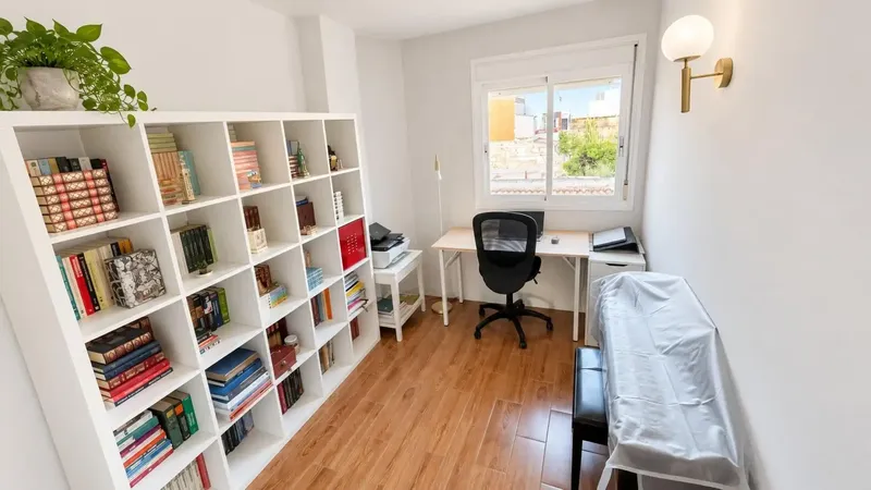 Space, light and tranquility in Son Ferriol: 4 bedrooms, two bathrooms and a large balcony to enjoy every day. — photo 11