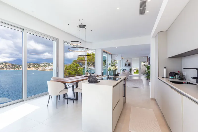 First-class villa with luxury fittings and sea access — photo 9