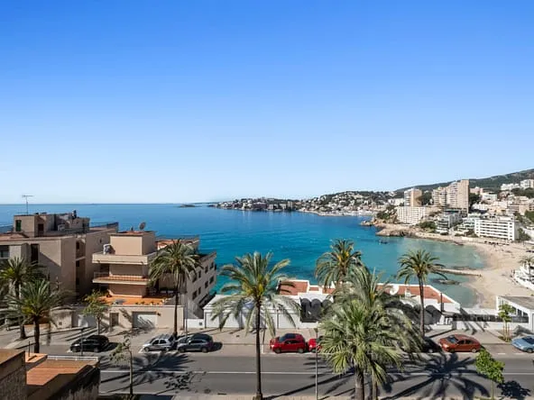 Impressive apartment with sea views and stunning sunsets in Cala Mayor — photo 1