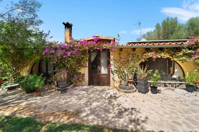 14.206m² Finca mit 11 Zimmern, Garage und Pool zu kaufen — photo 1