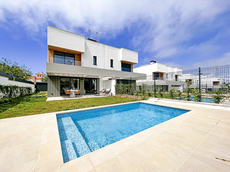 New modern villa in a prestigious area in Puig de Ros Mas — photo 2
