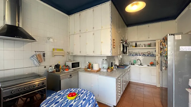 Spacious 250 m² apartment to renovate with private terraces, parking, and sea views — photo 4
