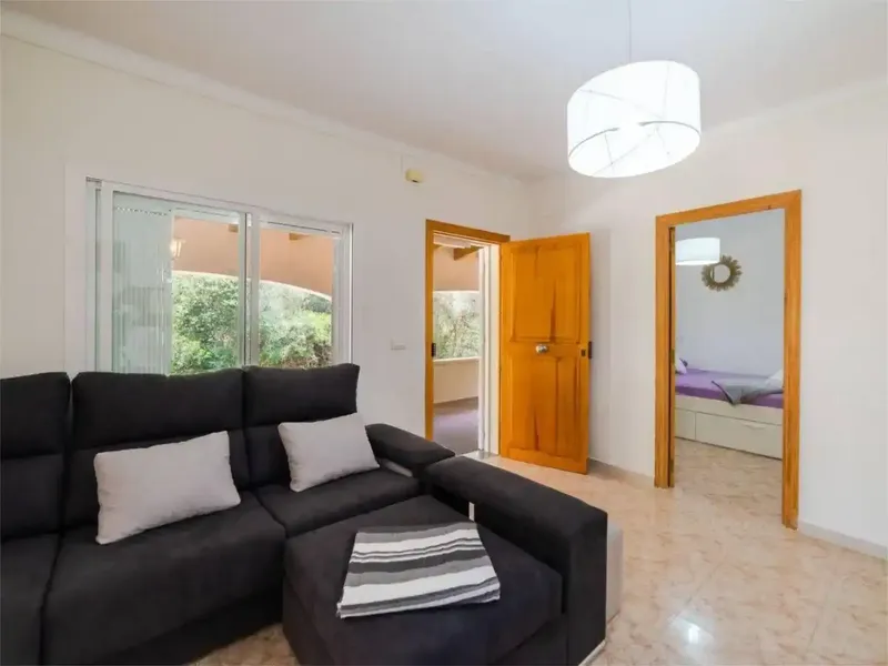 Villa de 150 m² en 2 plantas adecvada para 6 adultos. Con mobiliario muy funcional y confortable: comedor abierto grande con ventanal con me — photo 3