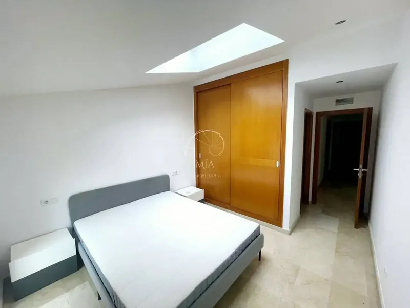 Mía inmobiliaria te presenta este exquisito ático, en alquiler, situado en el centro histórico de Palma, a solo unos pasos de Plaza de Cort. — photo 5