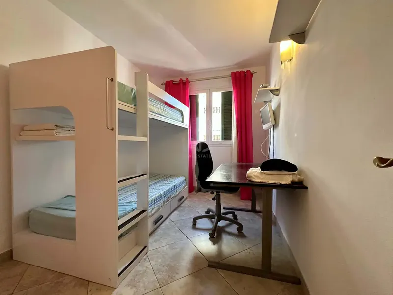 Imagine waking up every morning with the sea breeze caressing your window and the murmur of the Mediterranean just 400 meters away. This ground floor, — photo 9