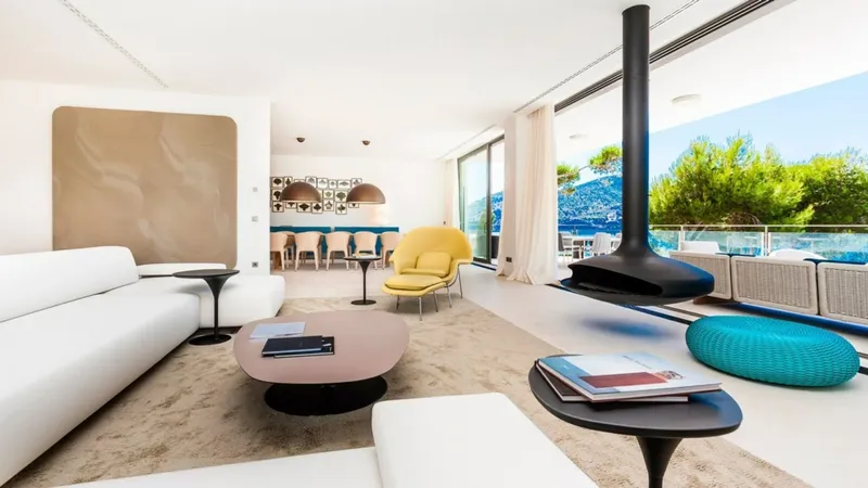 Beachfront Modern Luxury Villa with Spectacular Views in Camp de Mar — photo 4