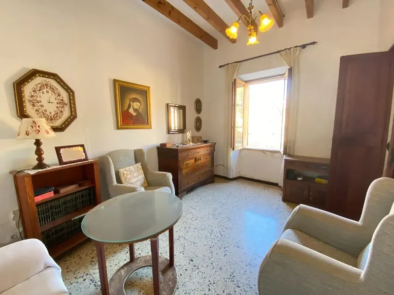 Unique Opportunity: Manor House of 375 m2 with Garage in Biniali. Luxury Potential for €749,000 — photo 10