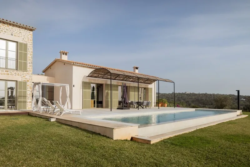 Porreres quiet location country property for sale with various terraces and wooden beams — photo 3