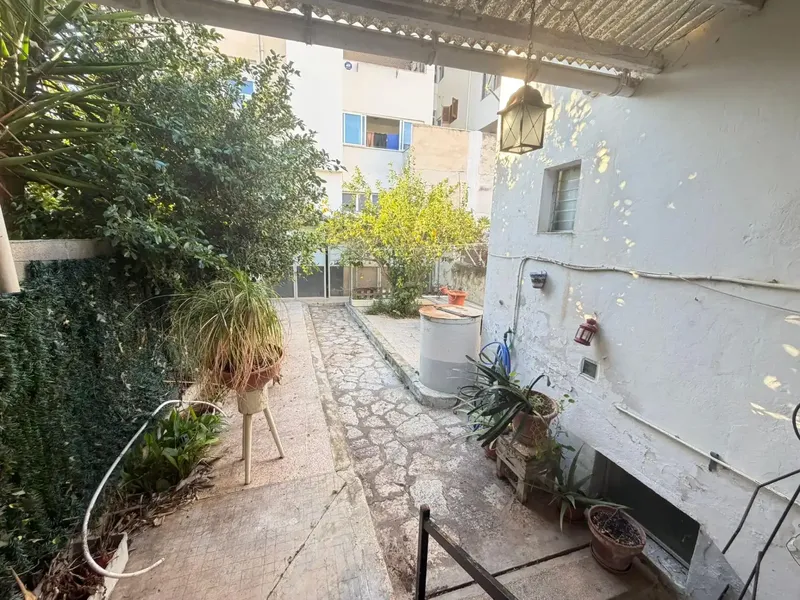 If you are looking for a spacious, independent house with its own parking in the city center, this property may be just what you need. — photo 6