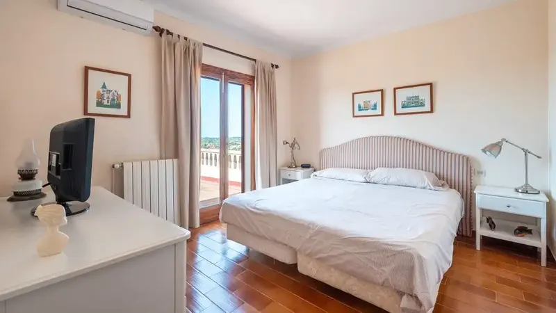 Discover this spectacular detached chalet in the sought-after area of Ses Salines, Mallorca — photo 7