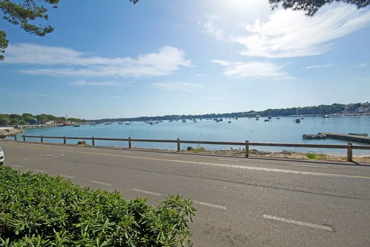 Porto Colom, property on the seafront G02971 — photo 1