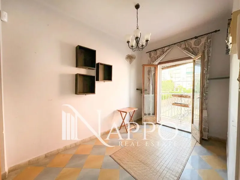 NAPPO Real Estate presenta este piso a reformar con terraza, situado en una primera planta de un edificio sin ascensor en la zona de Arenal, — photo 3