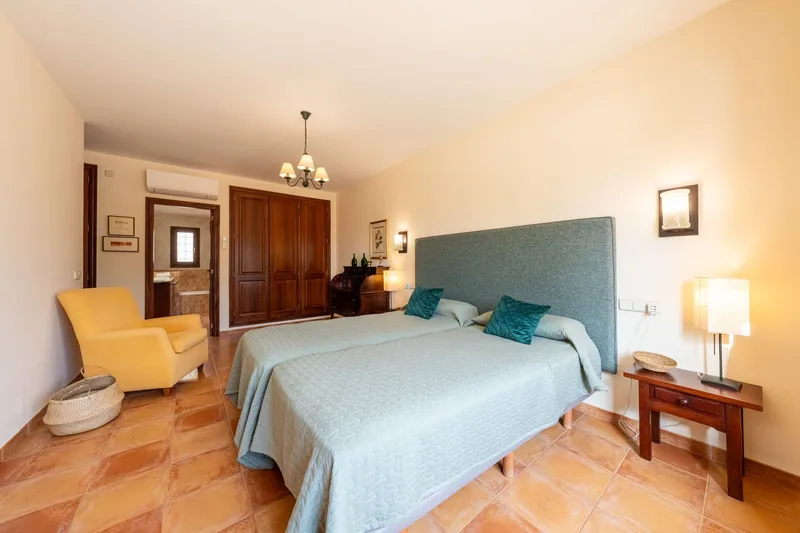 Single-storey finca near Santanyí with holiday rental licence — photo 12