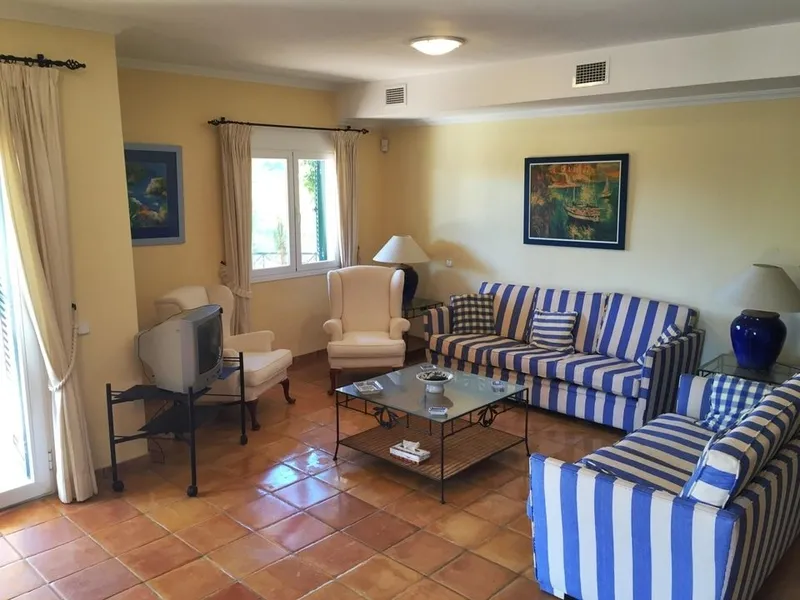 End terraced house with private pool in well maintained residential area of Son Véri Nou — photo 3