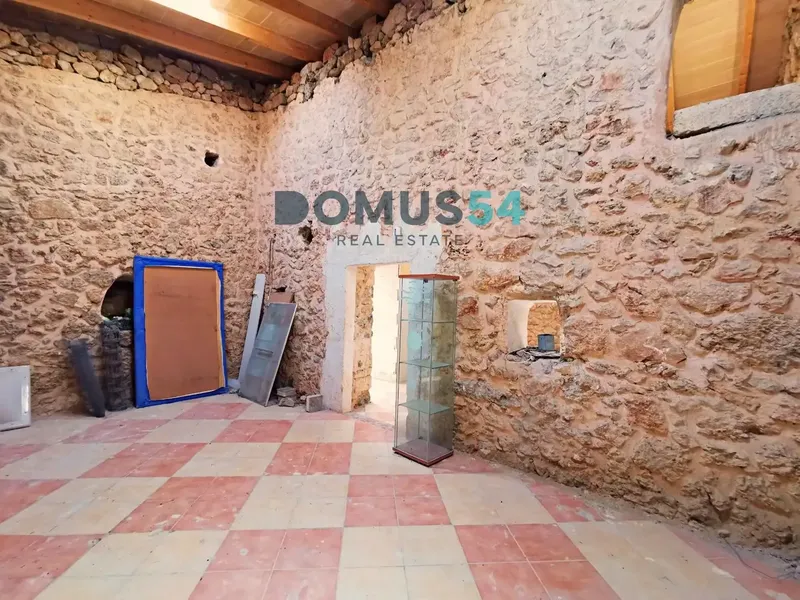We present a rustic house located near Inca — photo 11