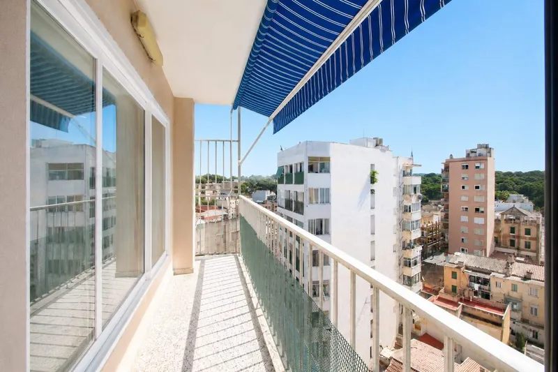 130m² apartment with 5 rooms, 2 bathrooms and balcony for sale — photo 1