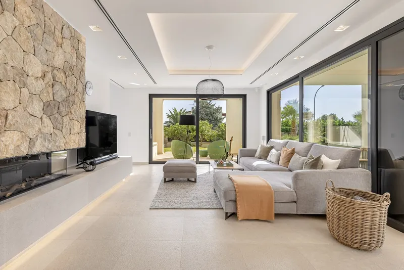 Exclusive luxury villa in modern architectural style in Santa Ponsa — photo 7