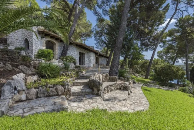 Sea view stone villa with extension license for sale in Formentor, Mallorca — photo 5