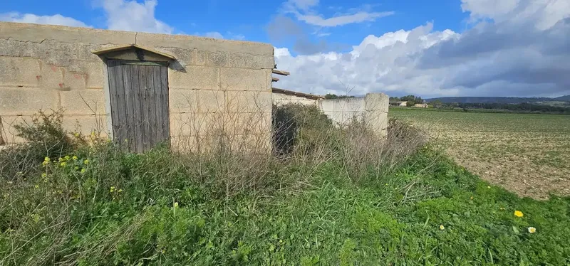 Terreno edificable, casita de unos 28m2, de los cuales el techo de unos 8 metros cuadrados se derribo con el tiempo (posibilidad de reformar — photo 1