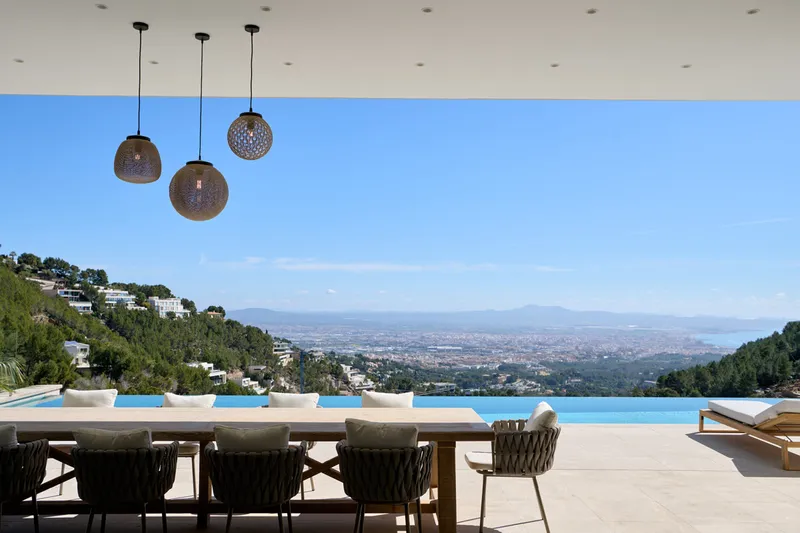 Exclusive: Modern villa with spectacular city and sea views! - Marcel Remus Real Estate — photo 3