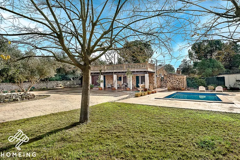 Beautiful rustic estate with 3-bedroom house, pool and large storage room — photo 3