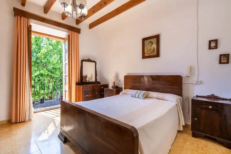 Charming detached house for sale in Pollensa offers a rare opportunity to own a spacious home in the historic old town — photo 7