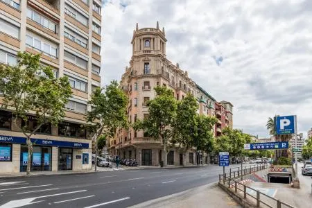 Building - Palma de Mallorca (Centro), Built Surface 2500m², 3 Distance to the sea, Lift — photo 1