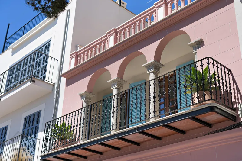 Stylish completely renovated townhouse on the first sea line in the old town of Portocolom — photo 2