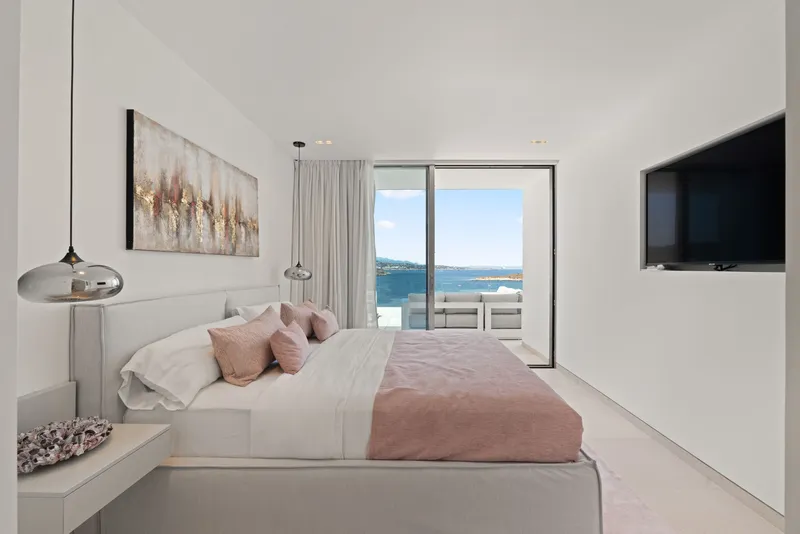 Property on the first sea line with sea access in Cala Vinyas 1 — photo 10