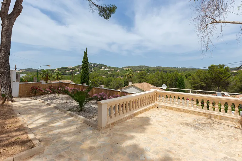 Mediterranean chalet in quiet residential area near the coast — photo 7