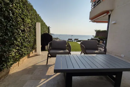 Cala Blava, charming apartment on the first line of the sea with direct access to the beach — photo 3