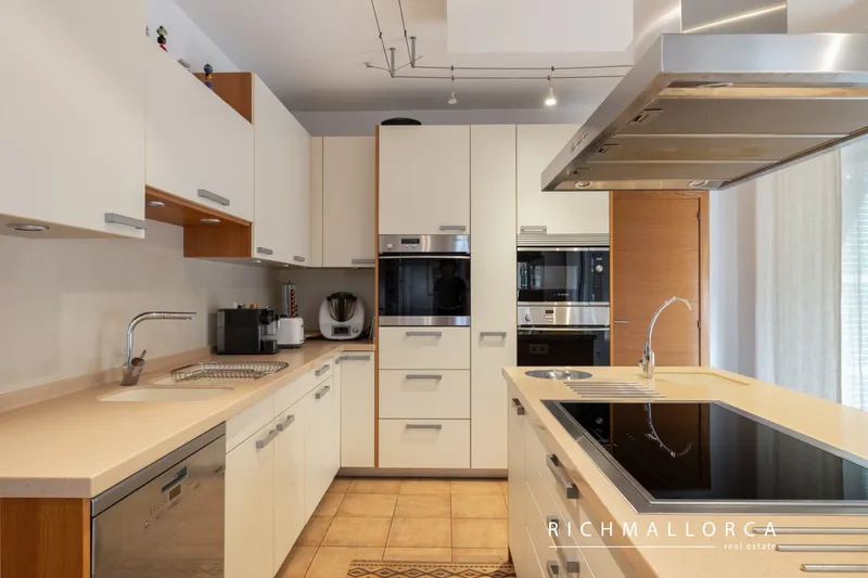Bright family home with pool for sale in the prestigious pine area of Bonanova — photo 8