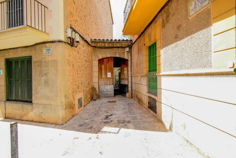 Mansion with garden and garage in the center of Sóller — photo 11