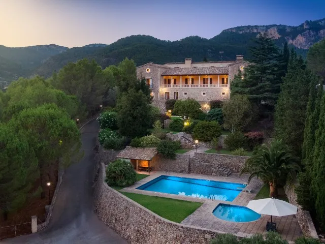 Magnificent country estate for sale on a huge plot in Puigpunyent, Mallorca — photo 2