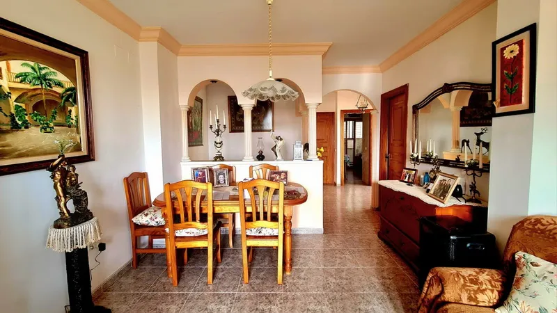 Townhouse with multiple possibilities — photo 10