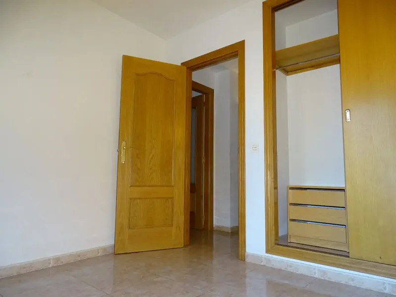 Almost new apartment ready to move into with 3 bedrooms, air conditioning, living-dining room, kitchen, bathroom, and ample parking space — photo 9