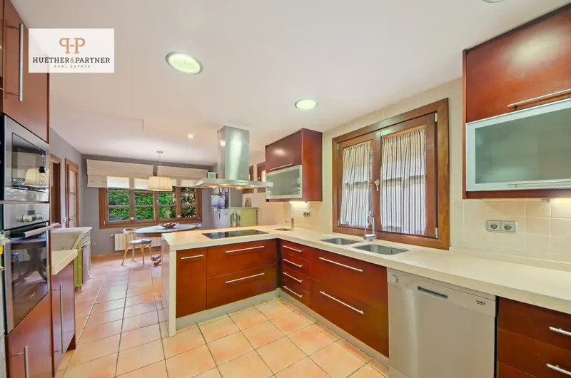 This spacious detached house is located in a quiet area at the foot of the Serra de Tramuntana, a World Heritage Site — photo 4