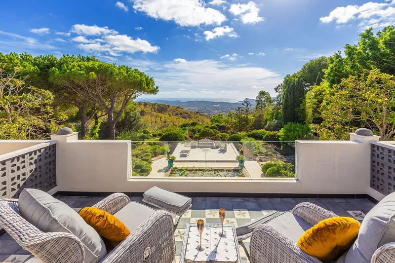 Impressive estate with spectacular views — photo 2