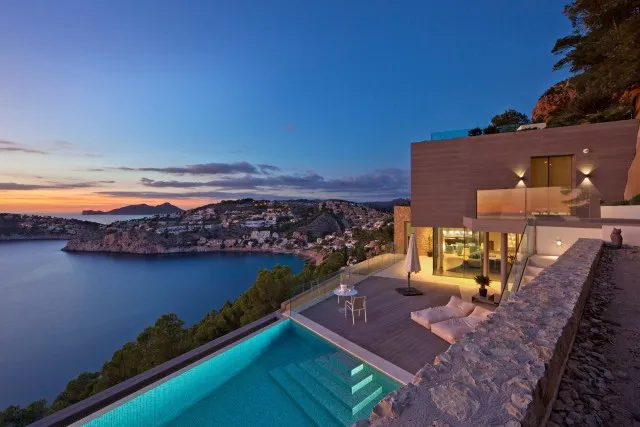 Modern style house for sale in Puerto Andratx with swimming pool and sunny terraces — photo 1