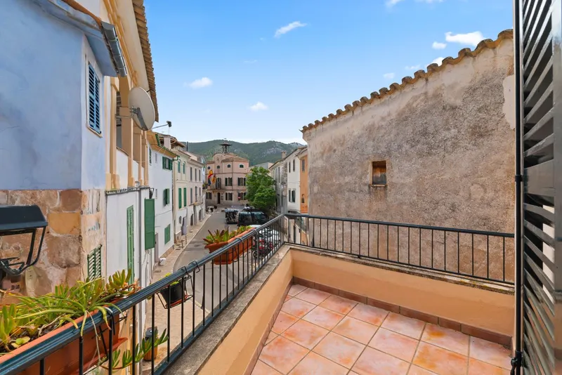 Mallorcan village house with charm and sea views in Andratx — photo 5