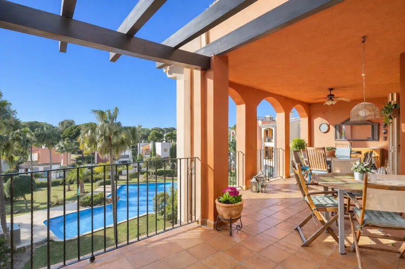 Penthouse with panoramic mountain views and a private rooftop terrace — photo 1