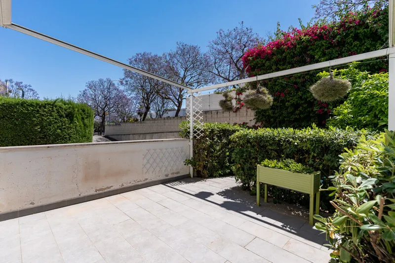Exceptional Ground-Floor One-Bedroom Apartment with Large Terrace, Parking and Private Garden — photo 11