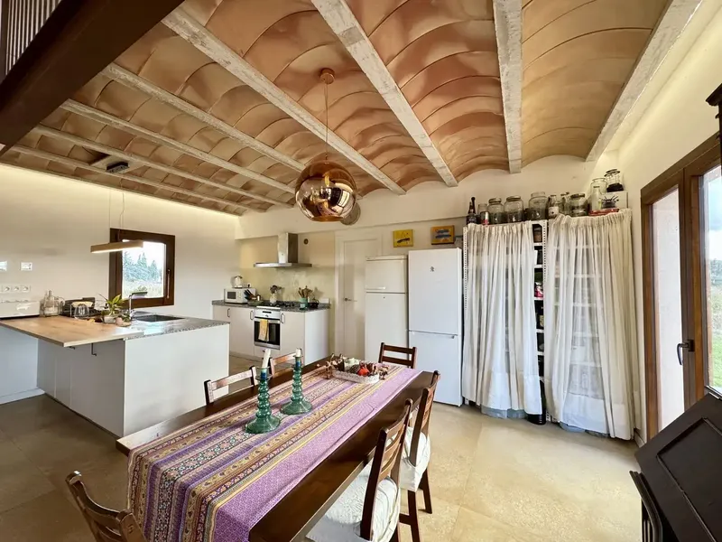 Available in August. Exclusive for the month of August, this beautiful rustic finca is located just 2 minutes from Llucmajor and — photo 5