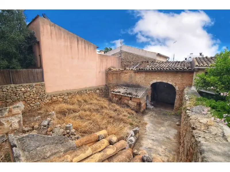 Central Village House with Large Patio — photo 1