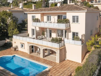 Exquisite 4-bedroom villa in Bendinat with sea views and pool — photo 1