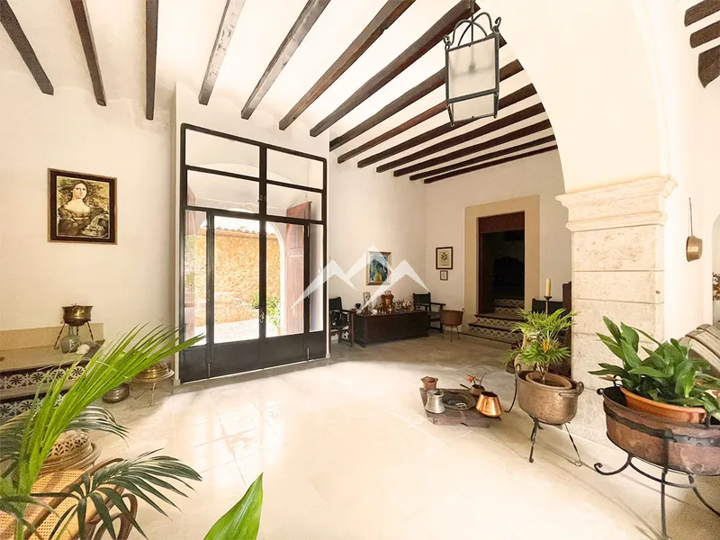 Emblematic Manor House in the center of the beautiful village of Fornalutx — photo 4