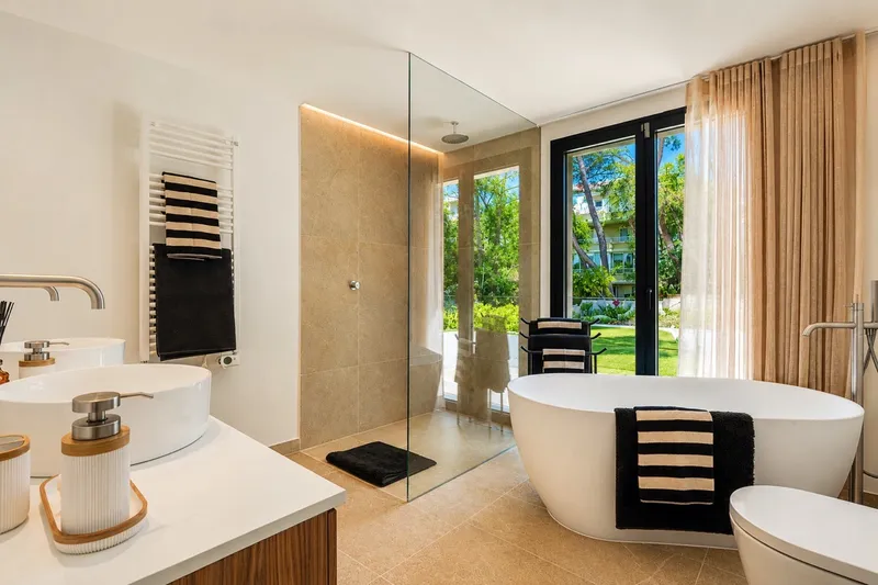 Elegant contemporary Mediterranean villa for sale in Santa Ponsa — photo 8