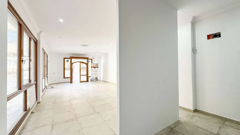 Top commercial premises in the center of Felanitx directly at the town hall — photo 4