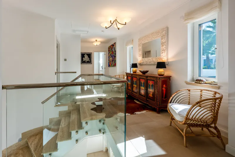 Stylish family villa with pool and garden in a quiet location — photo 12